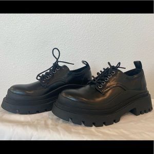 Zara black flat form derby shoes size 38 (7.5 US womens) great condition!